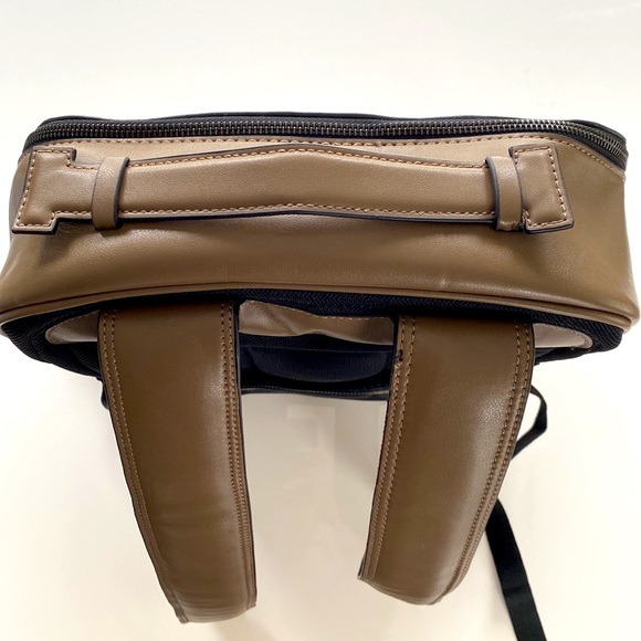 Zara’s Rectangular Backpack - Picture 4 of 5